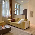 Homey Apartment - Parliament, Chain Bridge