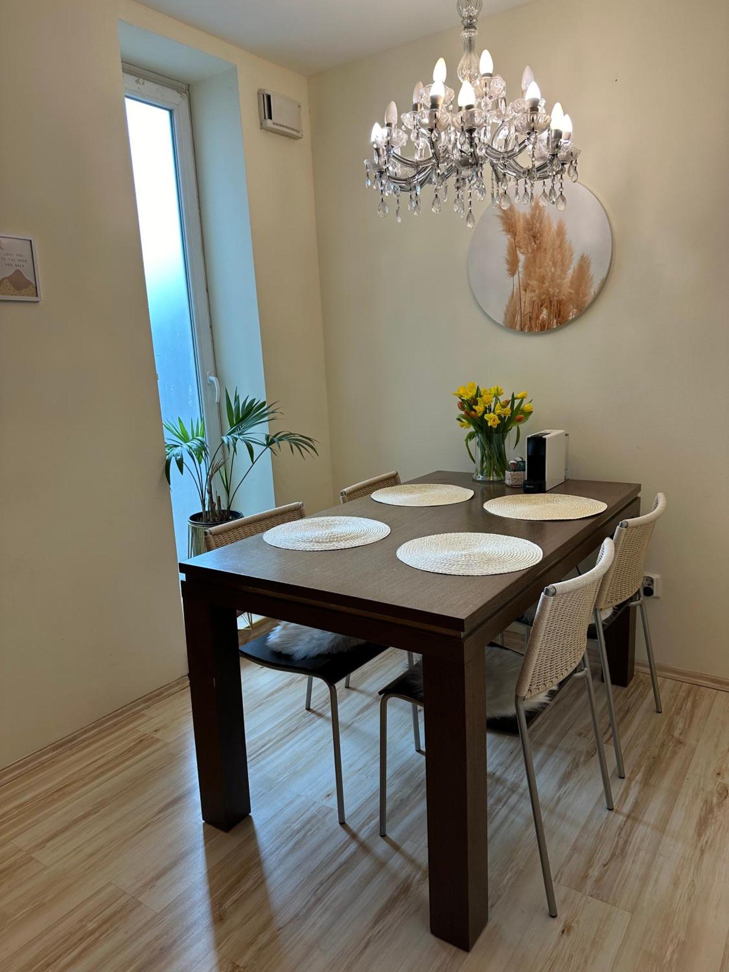 Homey - Parliament, Chain Bridge Apartment