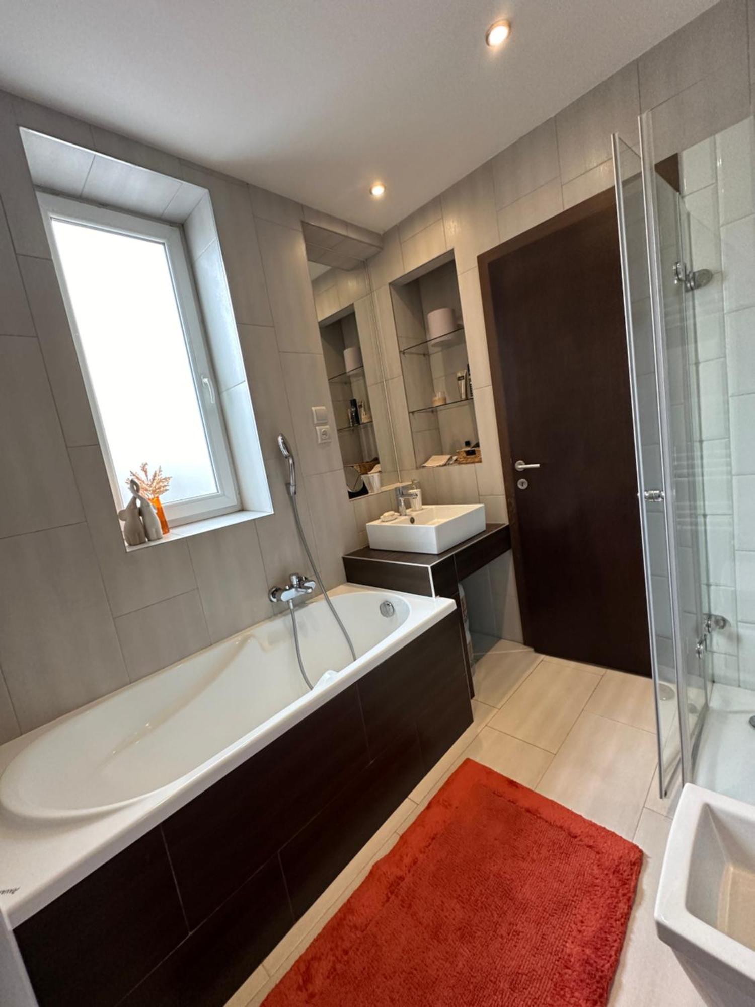 Homey - Parliament, Chain Bridge Apartment *